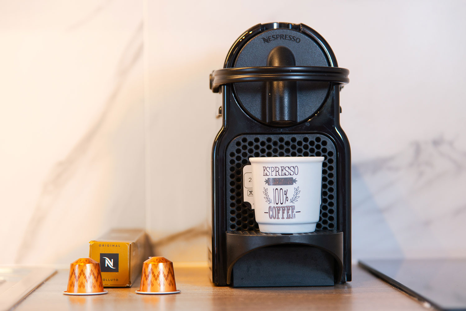 Καφετιέρα Nespresso στην πλήρως εξοπλισμένη κουζίνα του Artemaki House στη Σίφνο