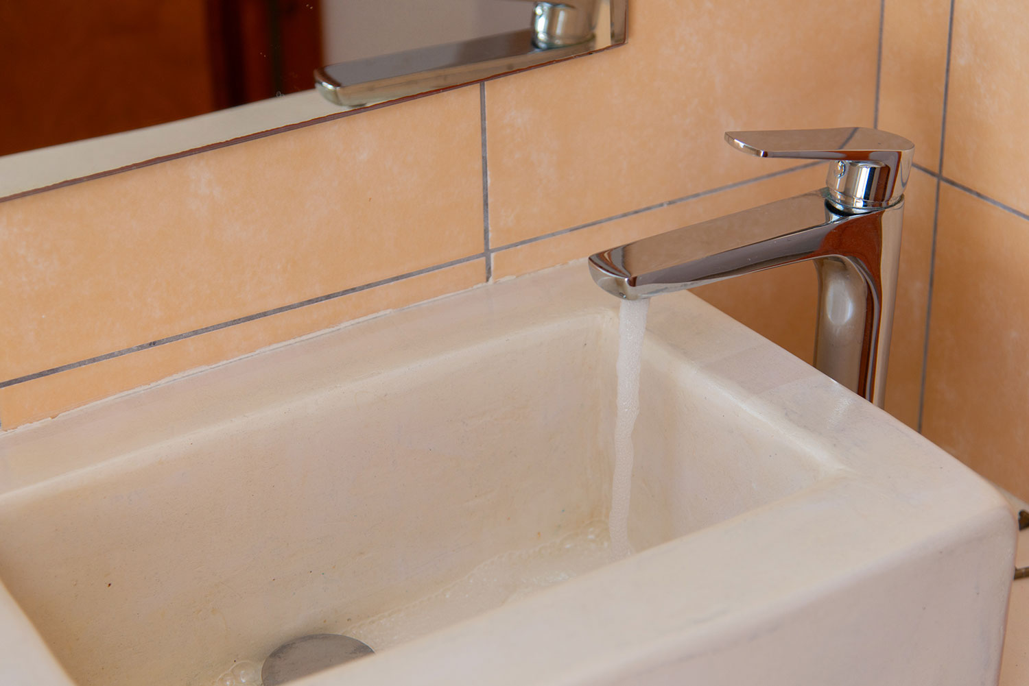 Λεπτομέρεια μπάνιου στο Artemaki House